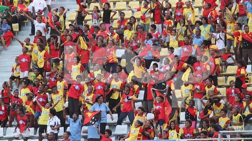 Crowd of PNG supporters