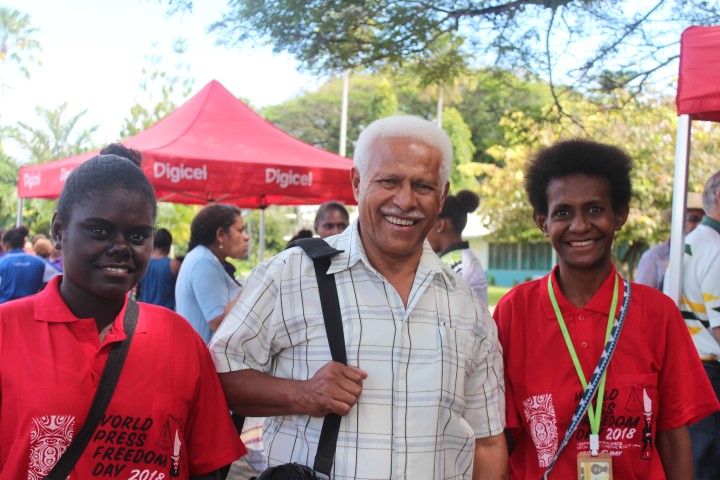 Sir Arnold Amet with first year Communication Arts students Augusta Ariku (left) and Georgina Korei (right) – Photo by Dr Kevin Pamba