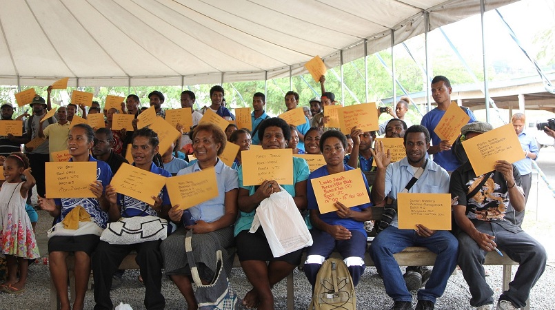 The graduates with their certificates