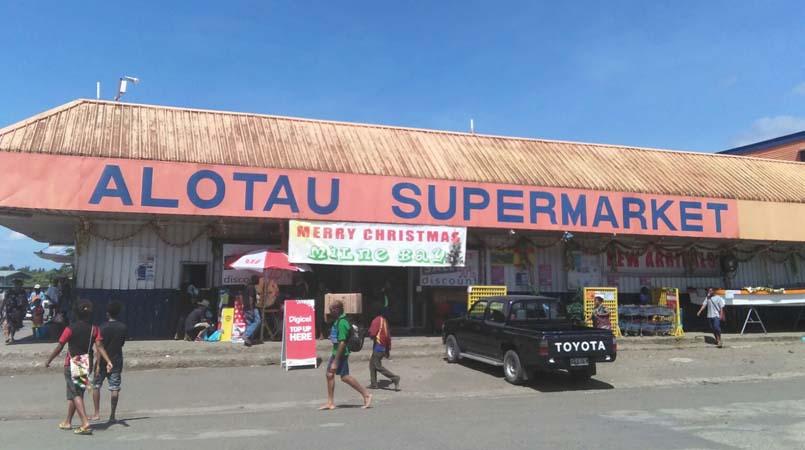 Alotau supermarket helps students | Loop PNG