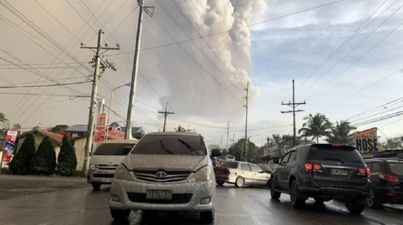 Thousands Evacuated As Philippines Taal Volcano Spews Ash Loop Png 1135