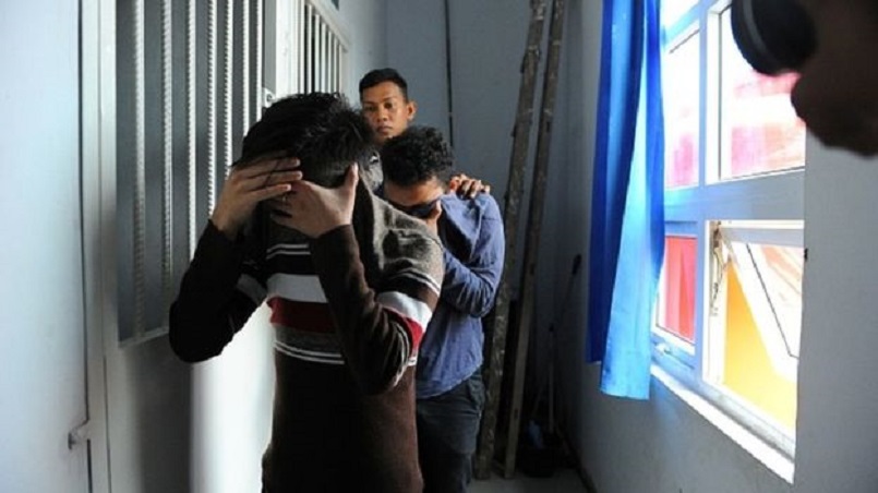 Indonesia S Aceh Two Gay Men Sentenced To 85 Lashes