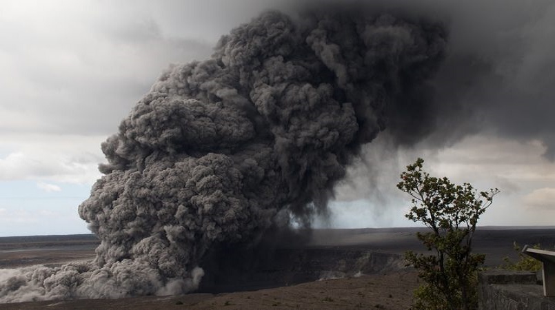 Hawaii volcano erupts, spews ash 9100m into the sky Loop